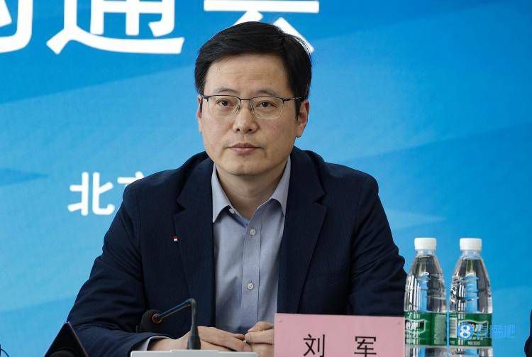 拥抱的男人